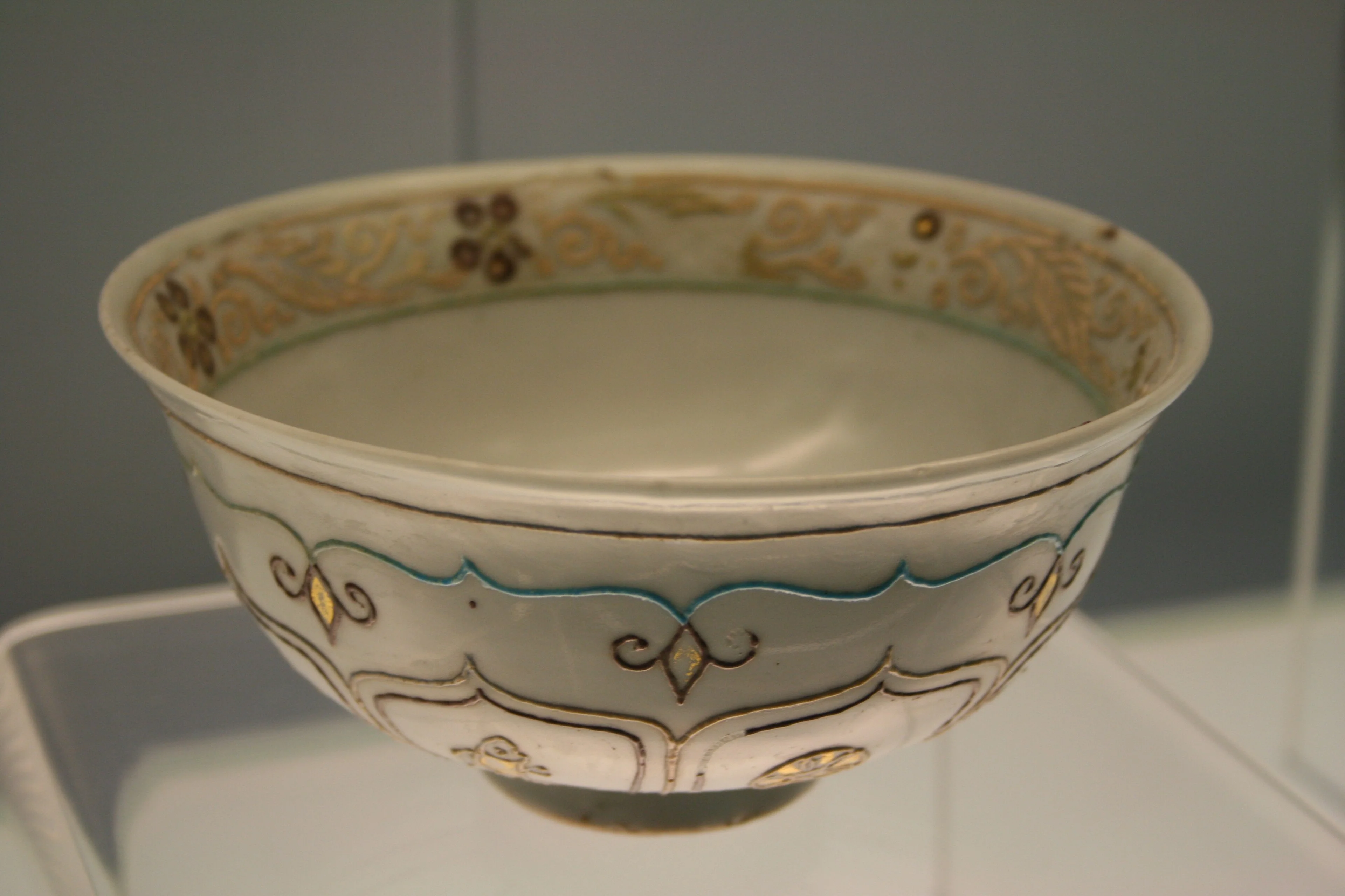 A blue-and-white Yuan-period Jingdezhen porcelain bowl viewed from above.
