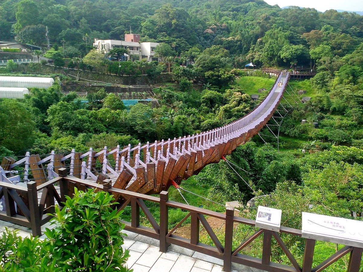 Bai Shih Lake Bridge