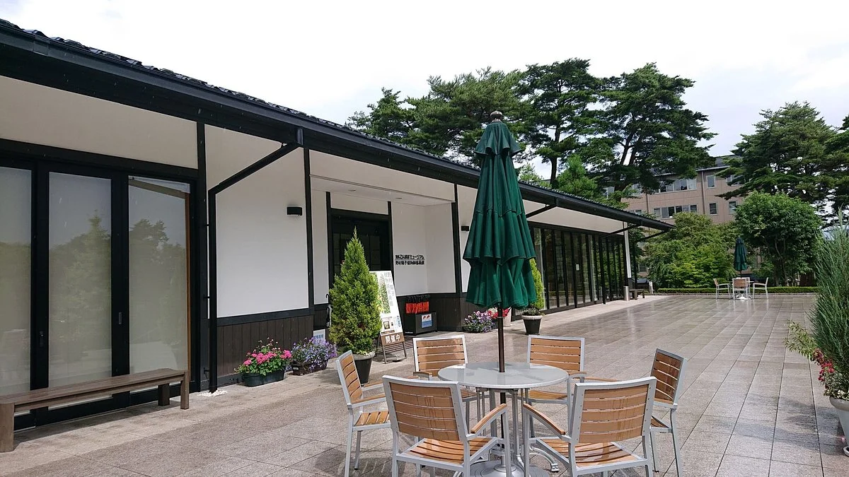 Yoko Nomura Botanical Gallery