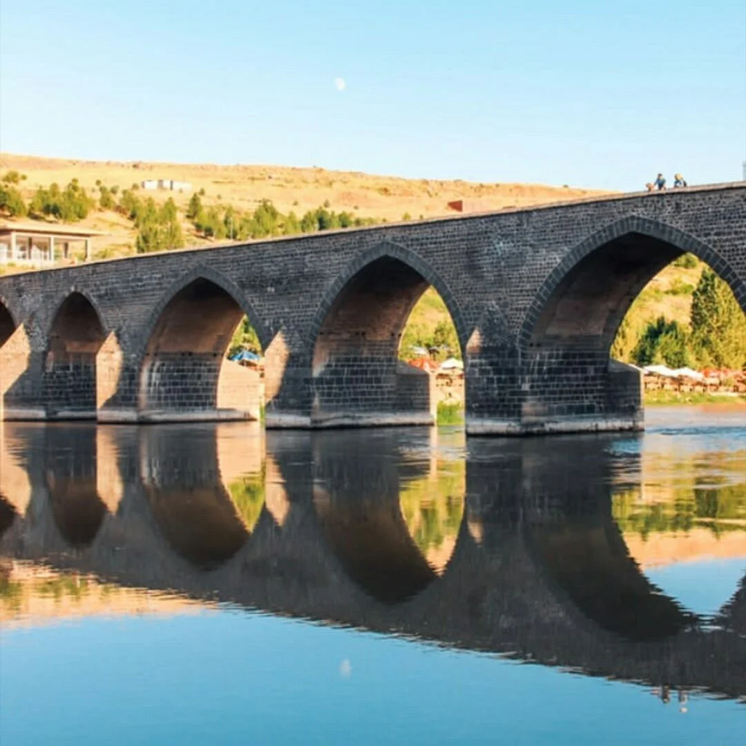 On gozlu Koprusu