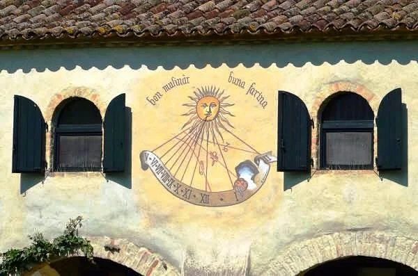 Il Paese delle Meridiane