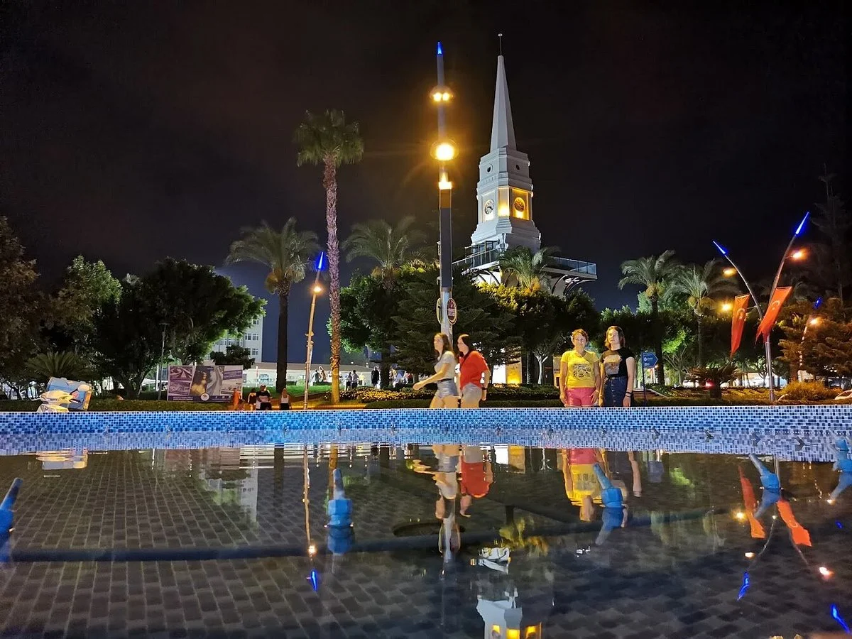 Kemer Cumhuriyet Meydanı