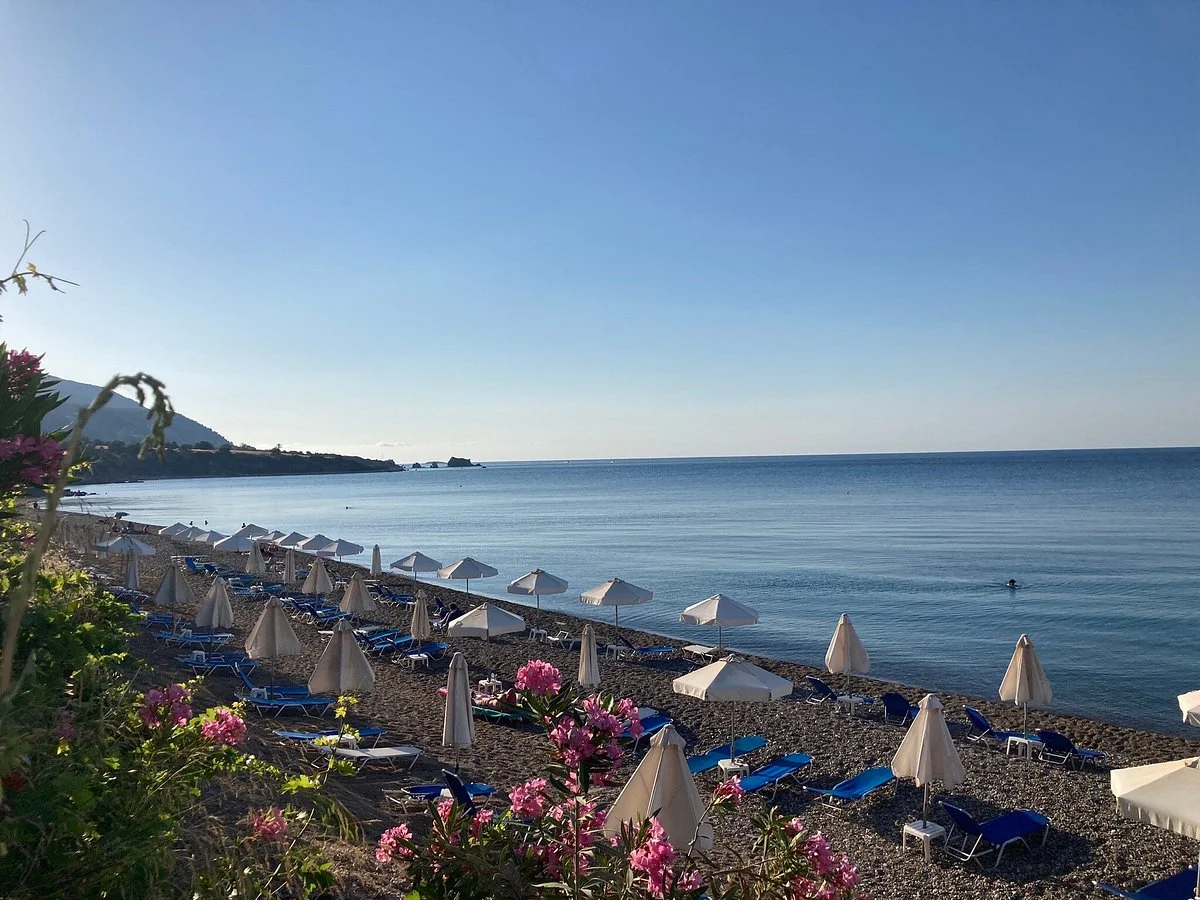 Asprokremnos Beach