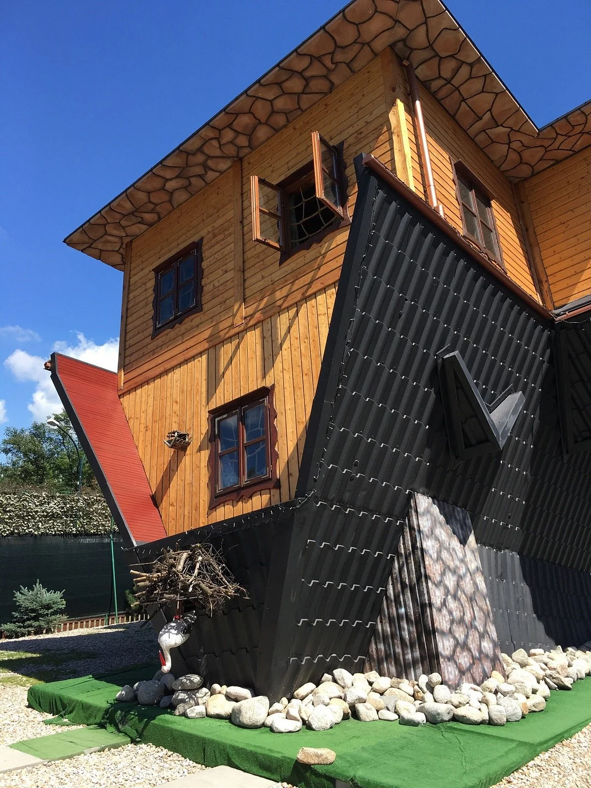 Upside Down House (Dom Do Gory Nogami)