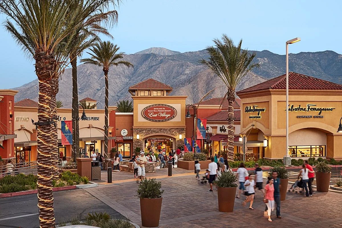 Desert Hills Premium Outlets