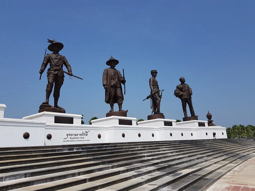7 Kings of Siam Statues