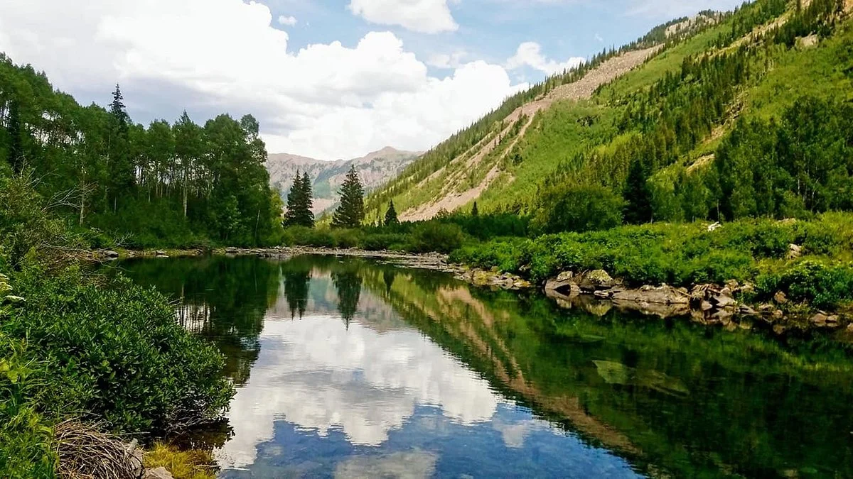 Maroon Lake Scenic Trail