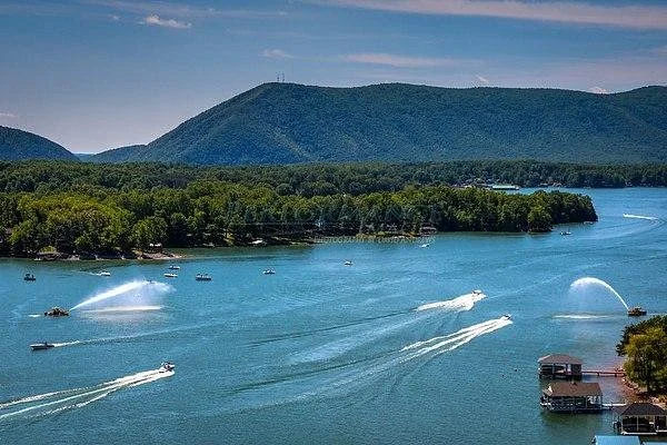 Smith Mountain Lake