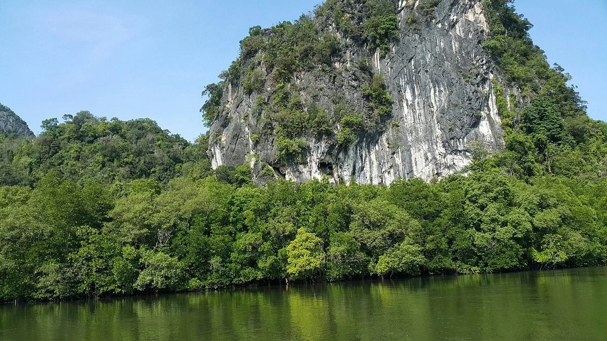 Pee Hua Toe Cave
