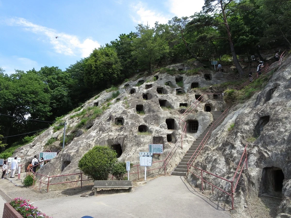 Yoshimi Hyakuana Tombs