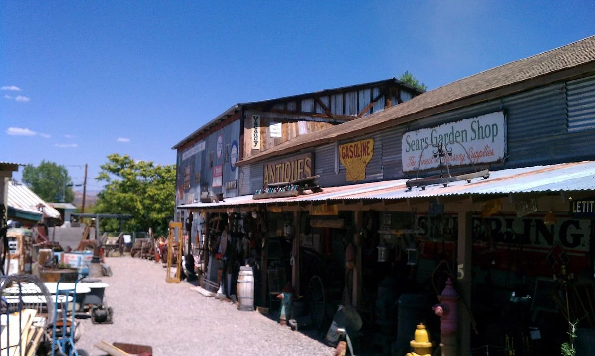 Larry's Antiques & Things