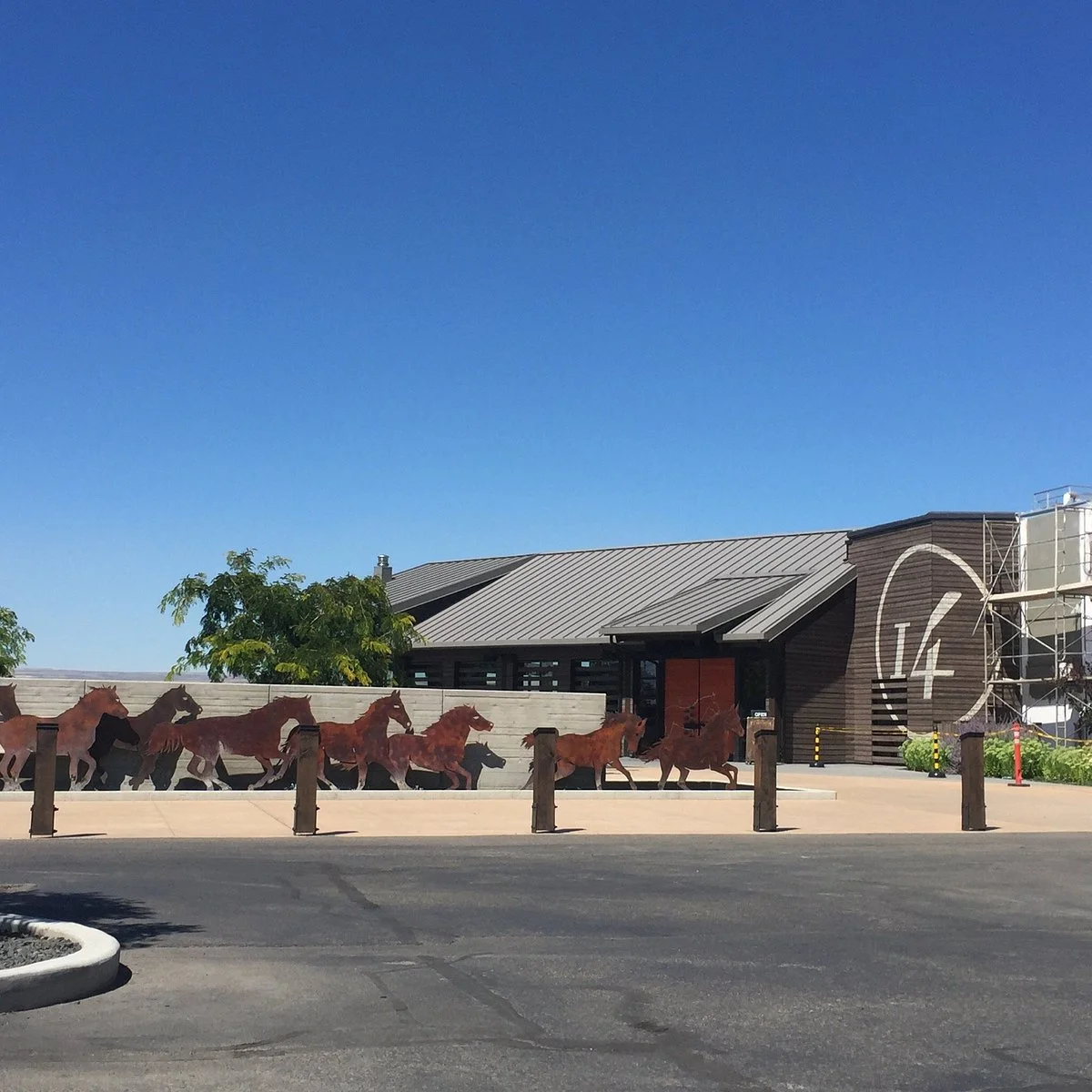 14 Hands Winery
