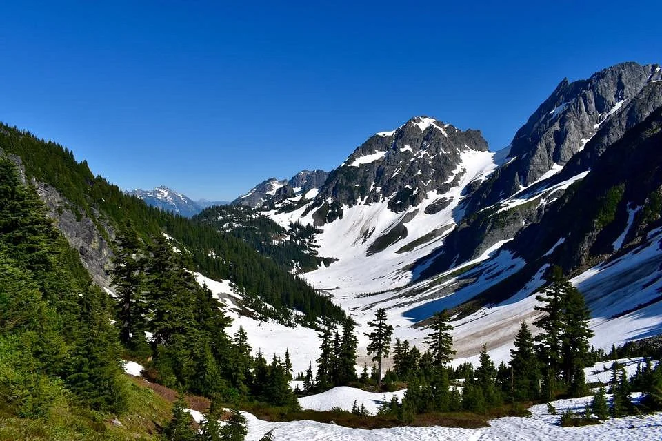 Cascade Pass