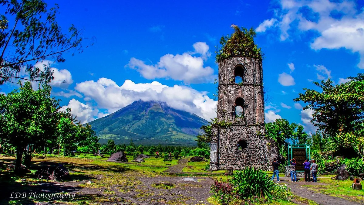 Cagsawa Ruins Park