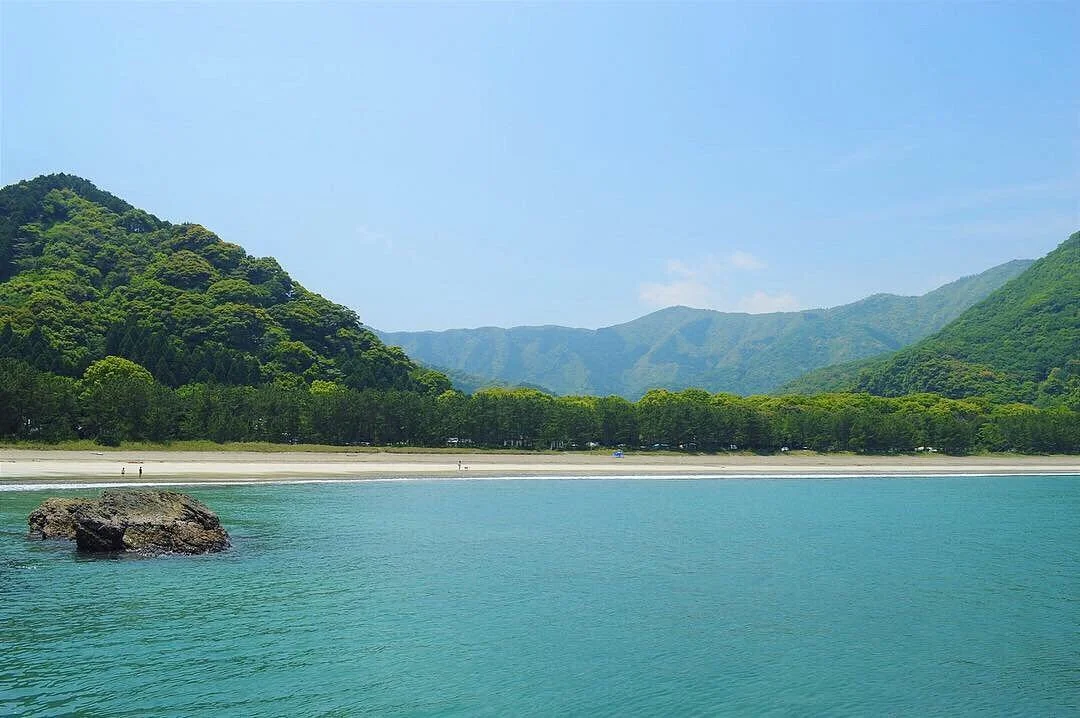 Hatozu Beach