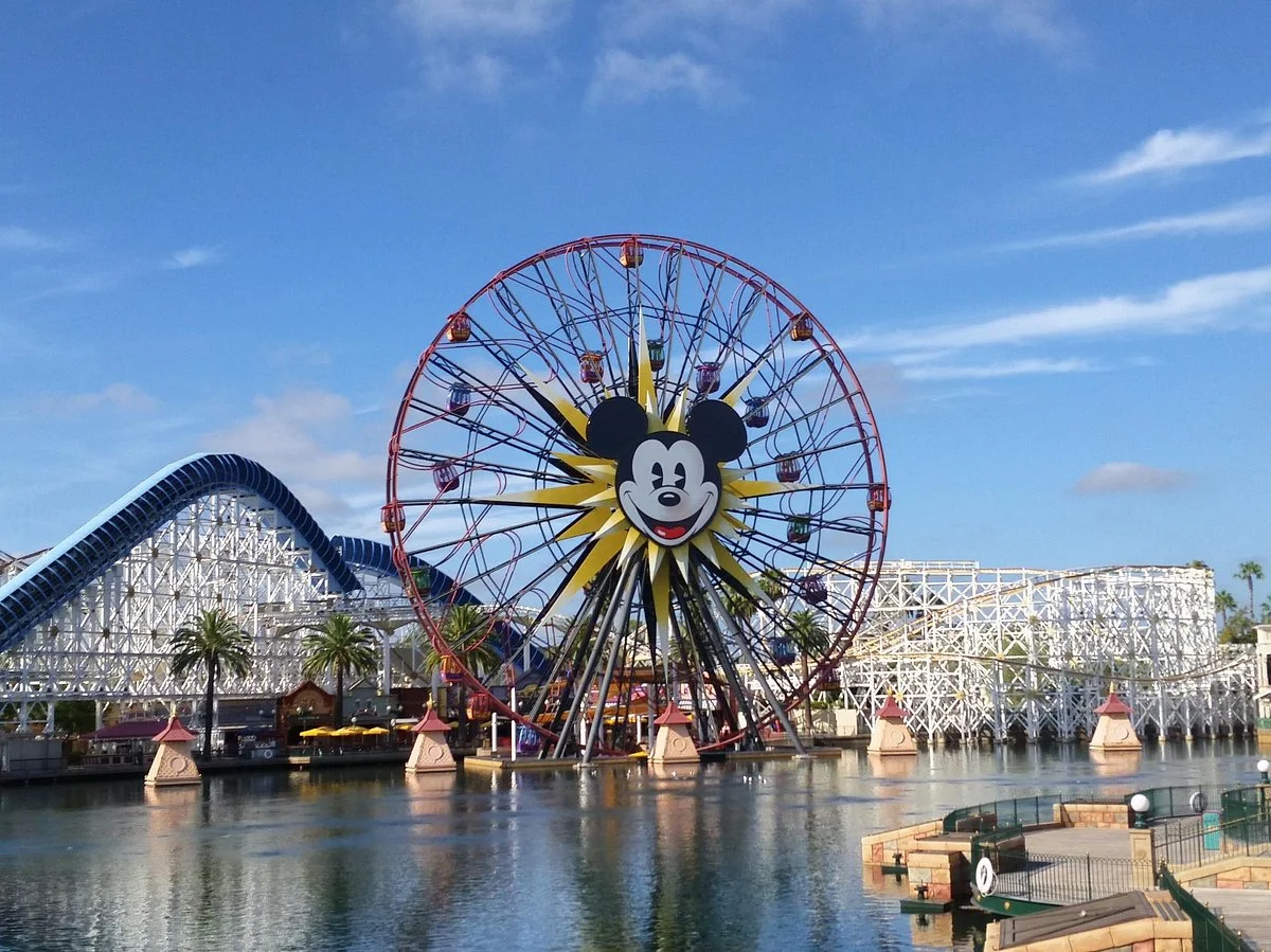 Pixar Pal-A-Round – Swinging