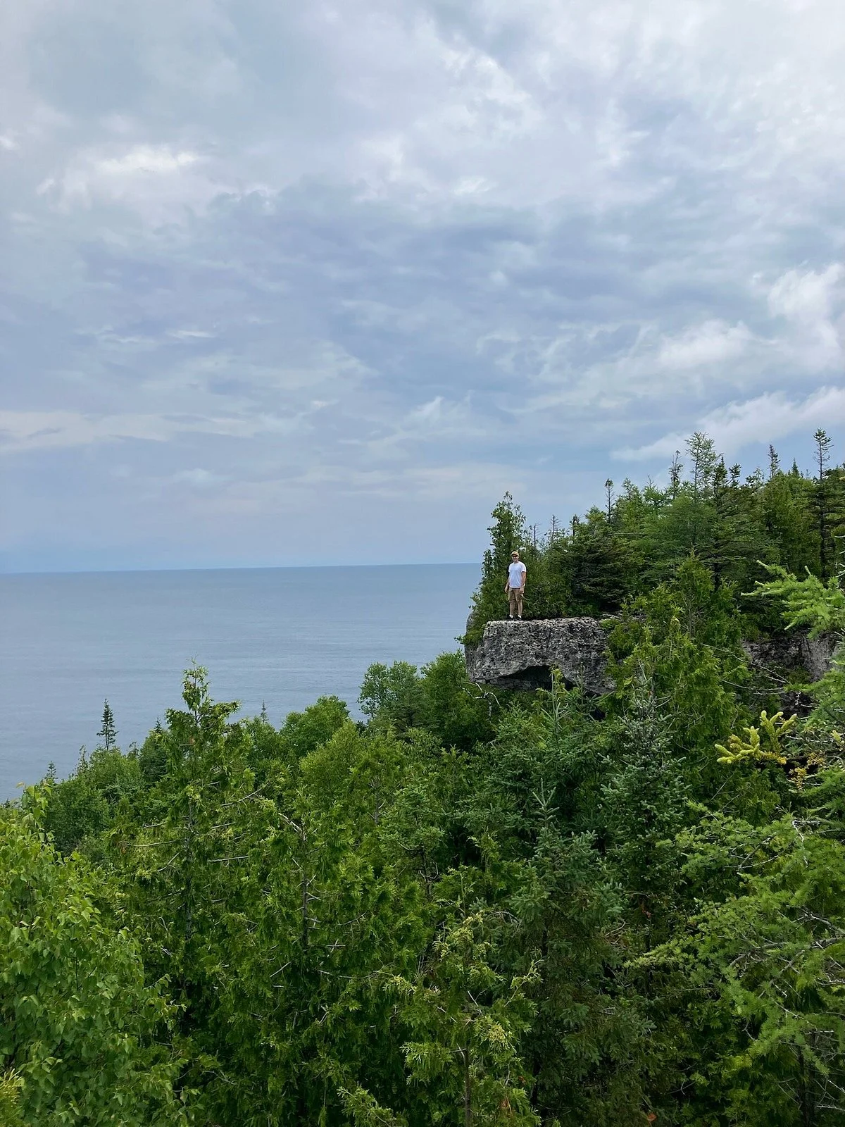 Overhanging Point