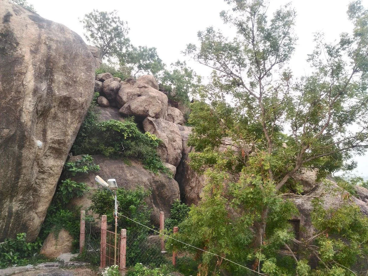 Vallam Hill Cave temple