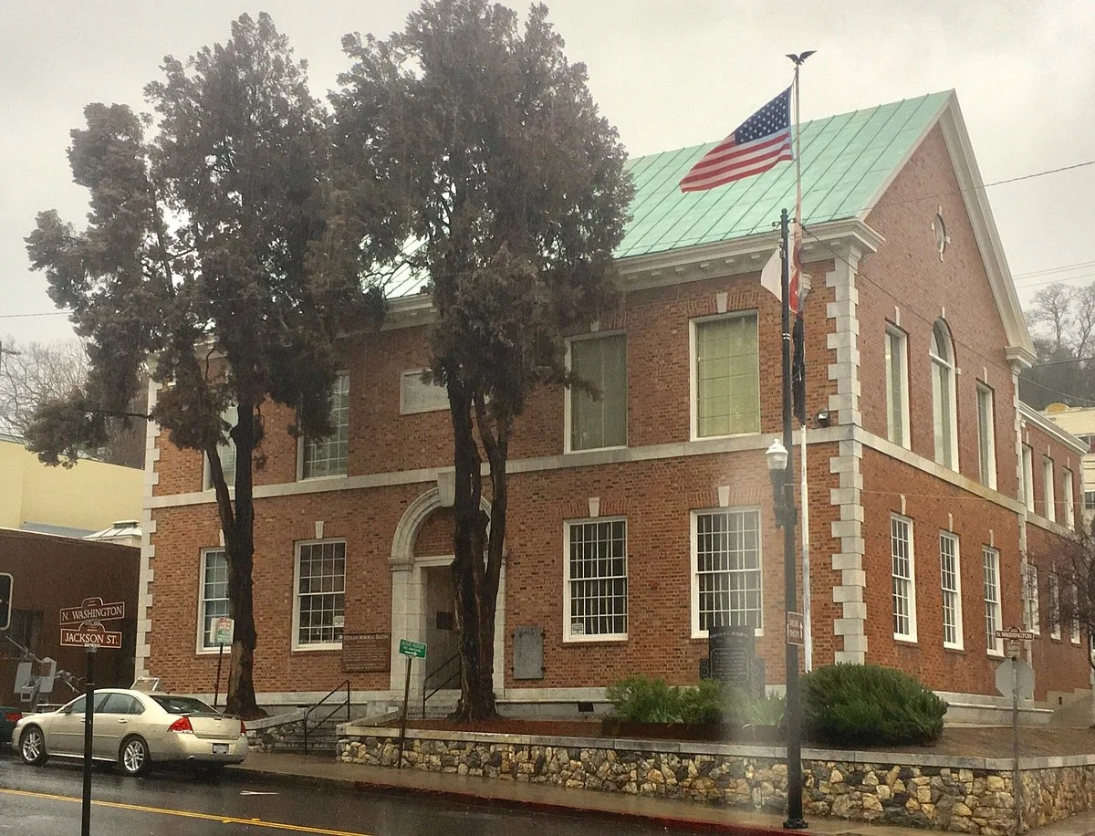 Veterans Memorial Hall & Military Museum