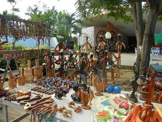 Guardalavaca Flea Market