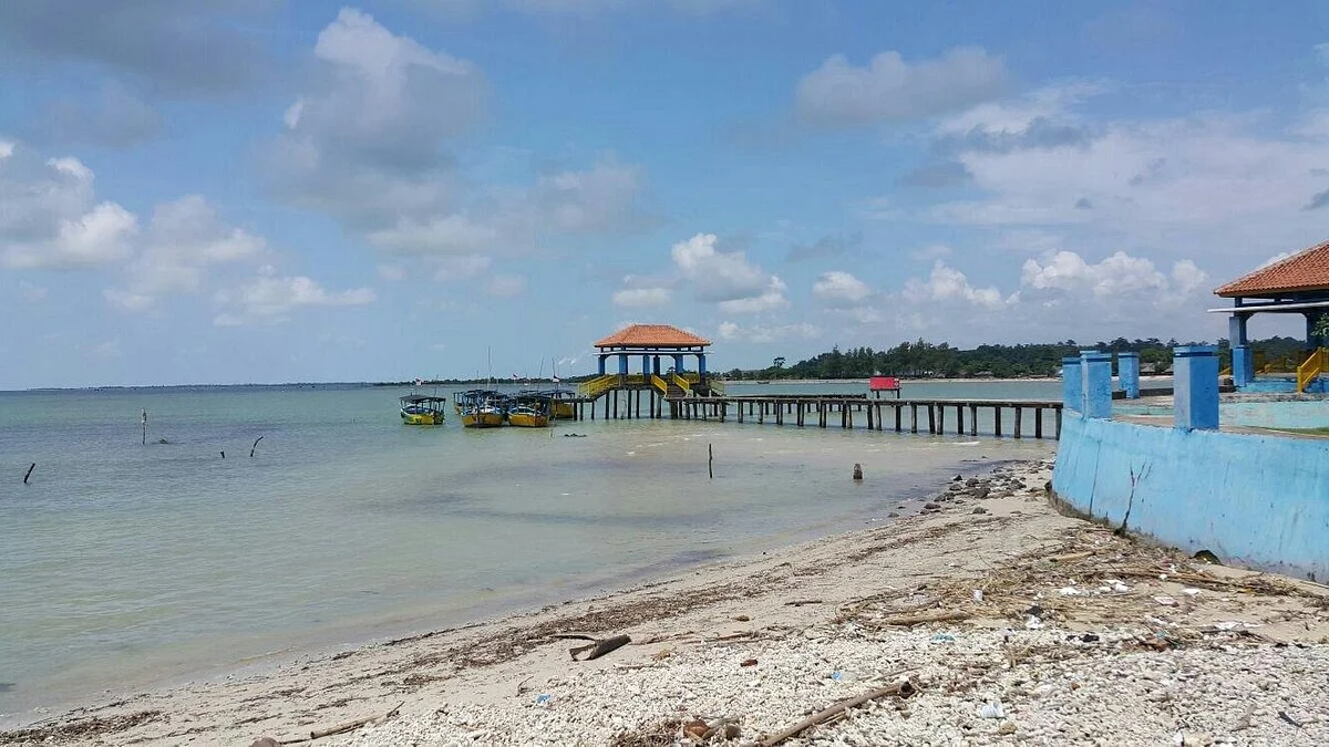 Bandengan Beach