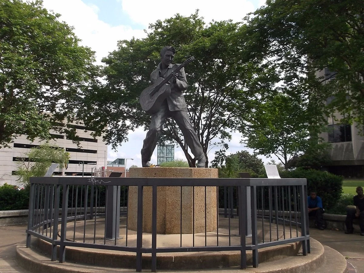 Statue of Elvis