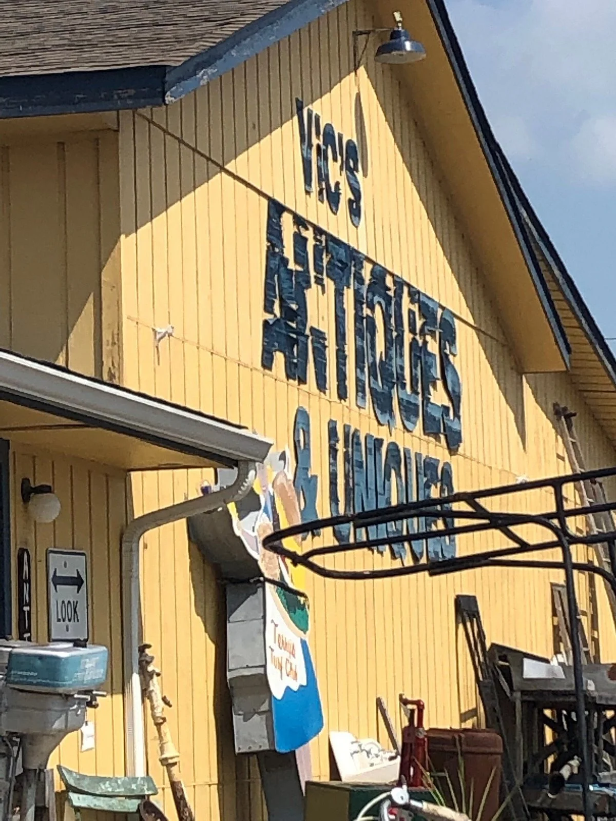 Vic's Uniques and Antiques