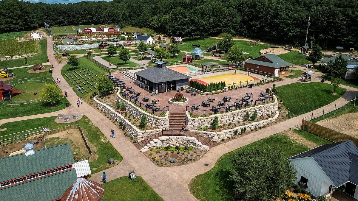 Lewis Adventure Farm & Zoo