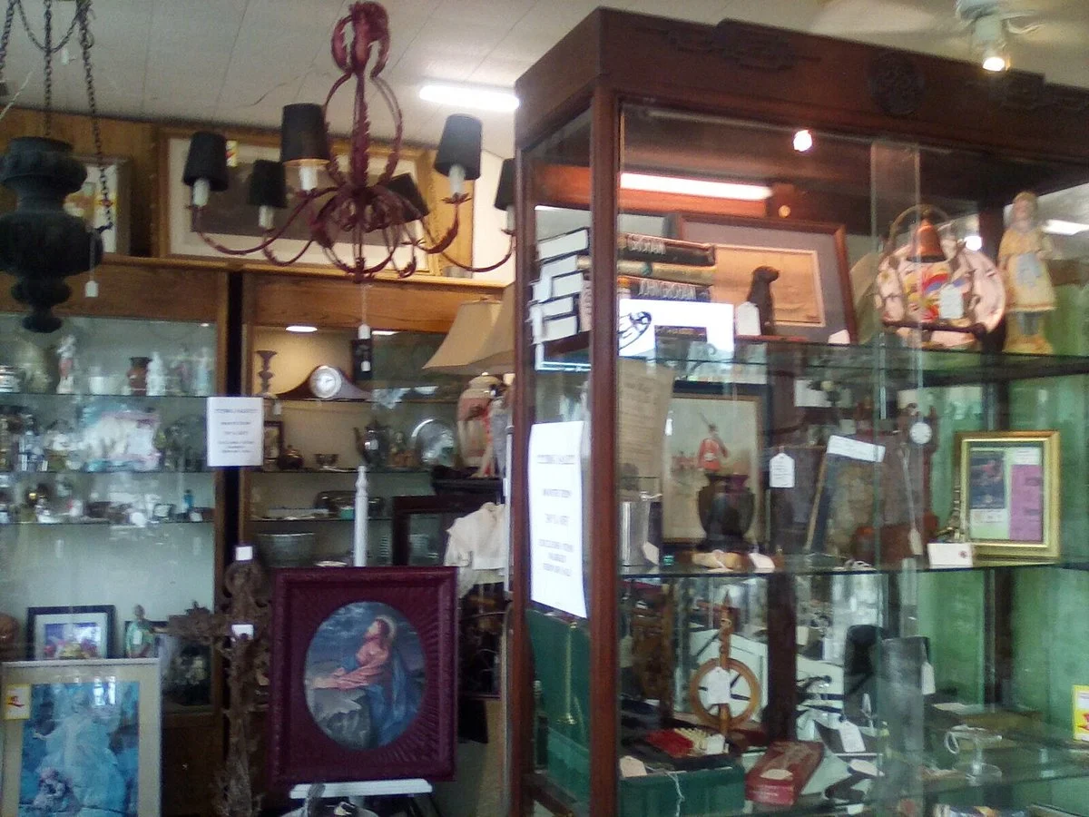Antique Maison, LLC.