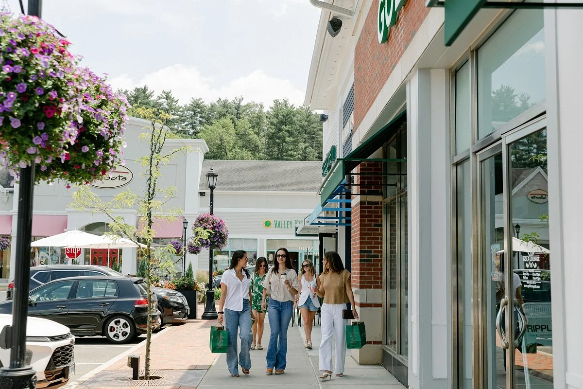 The Shoppes at Farmington Valley