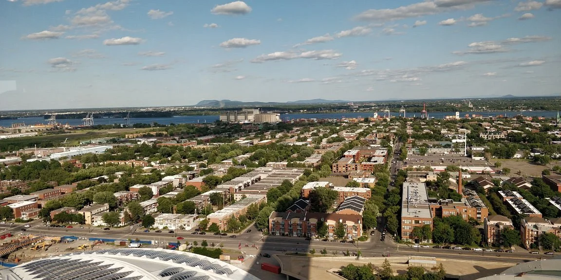 The Montreal Tower / La Tour de Montreal