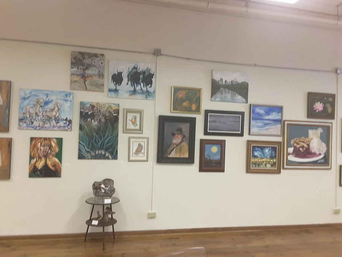 Rue Colline Art Gallery / Studio