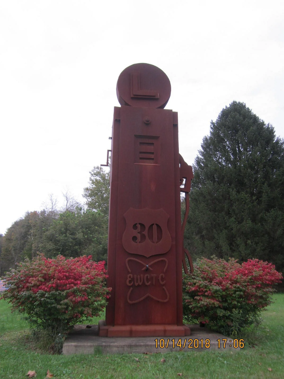 Roadside Giants of the Lincoln Highway