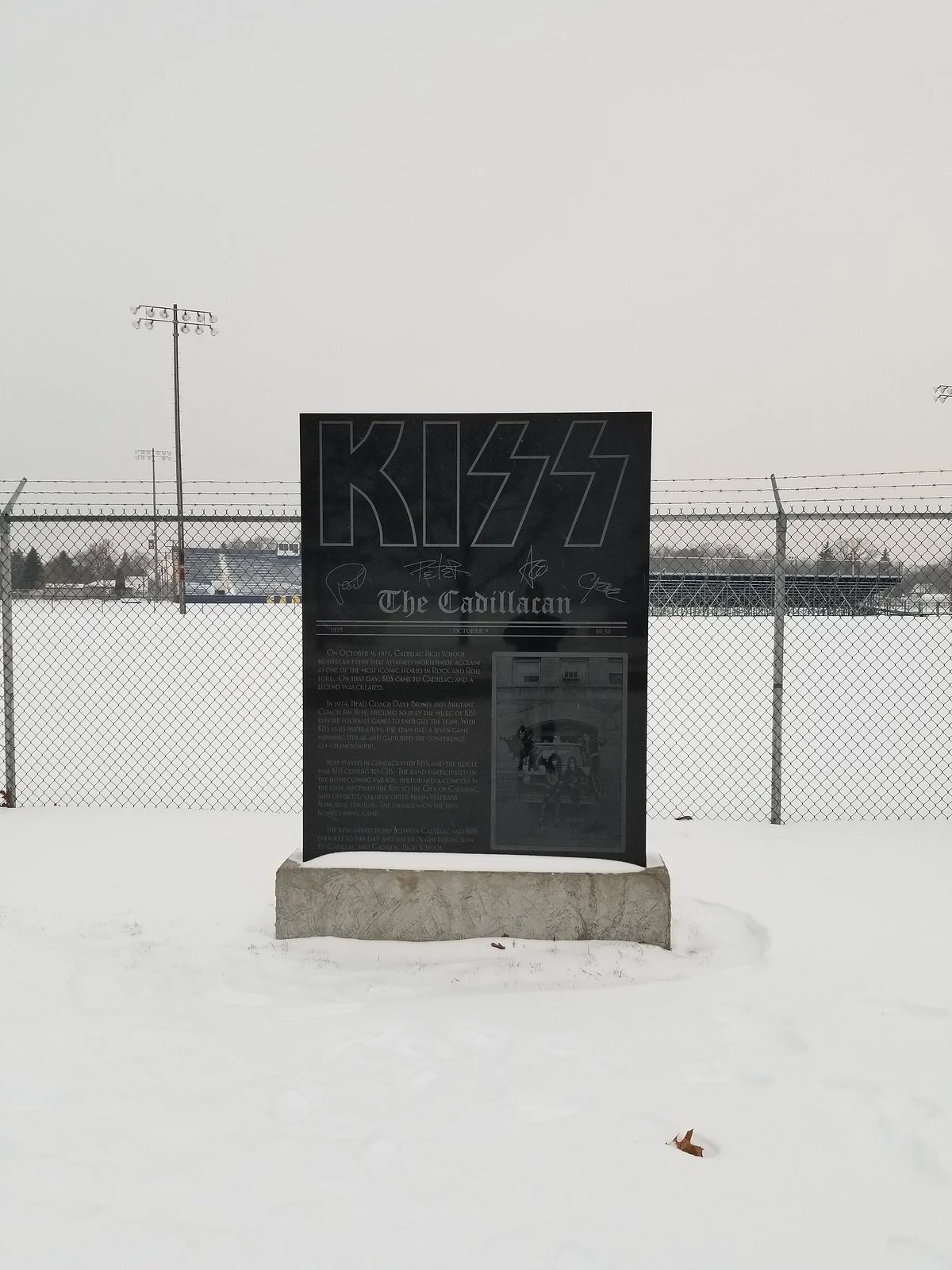Kiss Monument