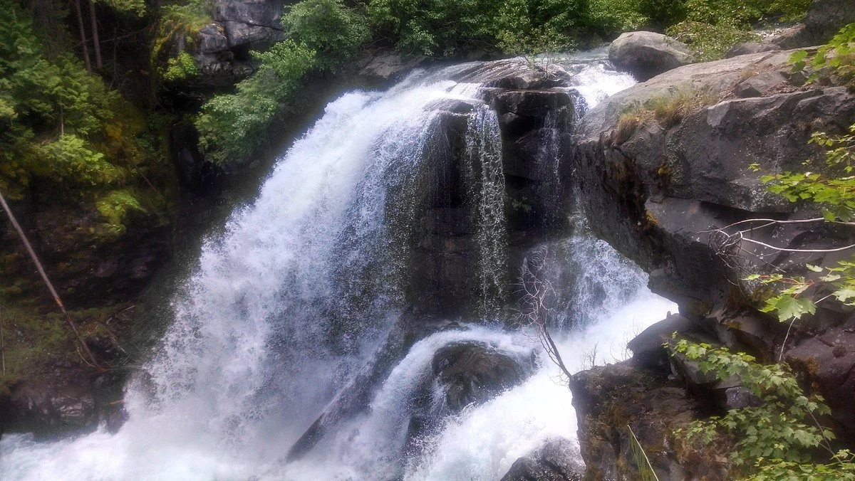 Cedar Creek Falls