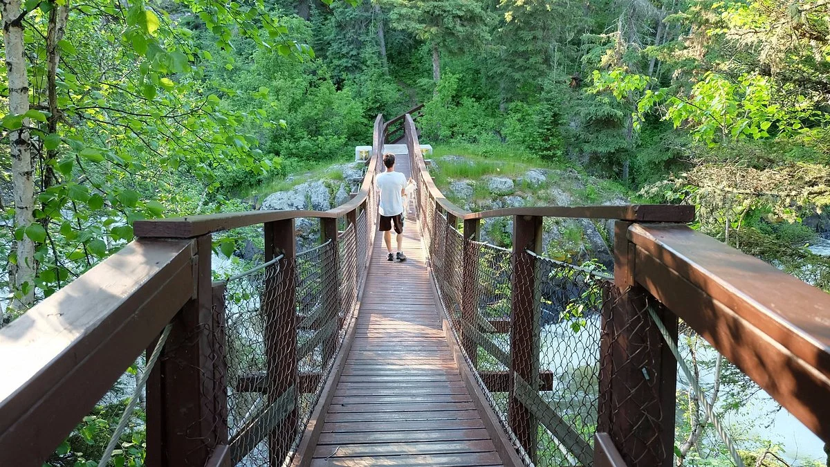 Wekusko Falls Provincial Park