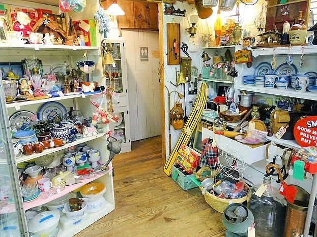Bennie's Barn Antique Mall