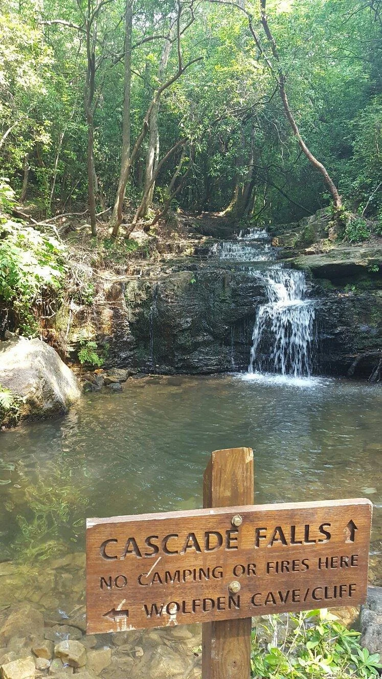Wolf's Den Hiking Trail