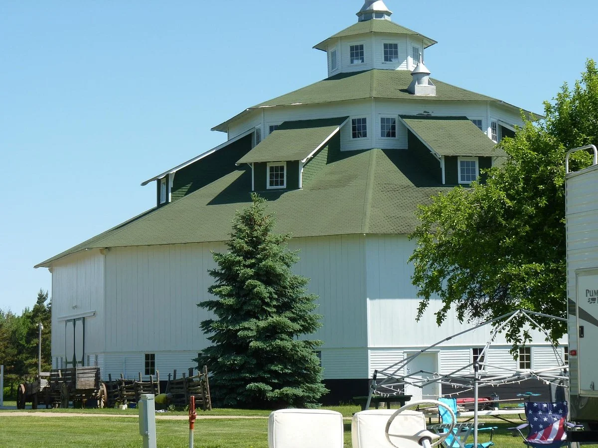 Thumb Octagon Barn