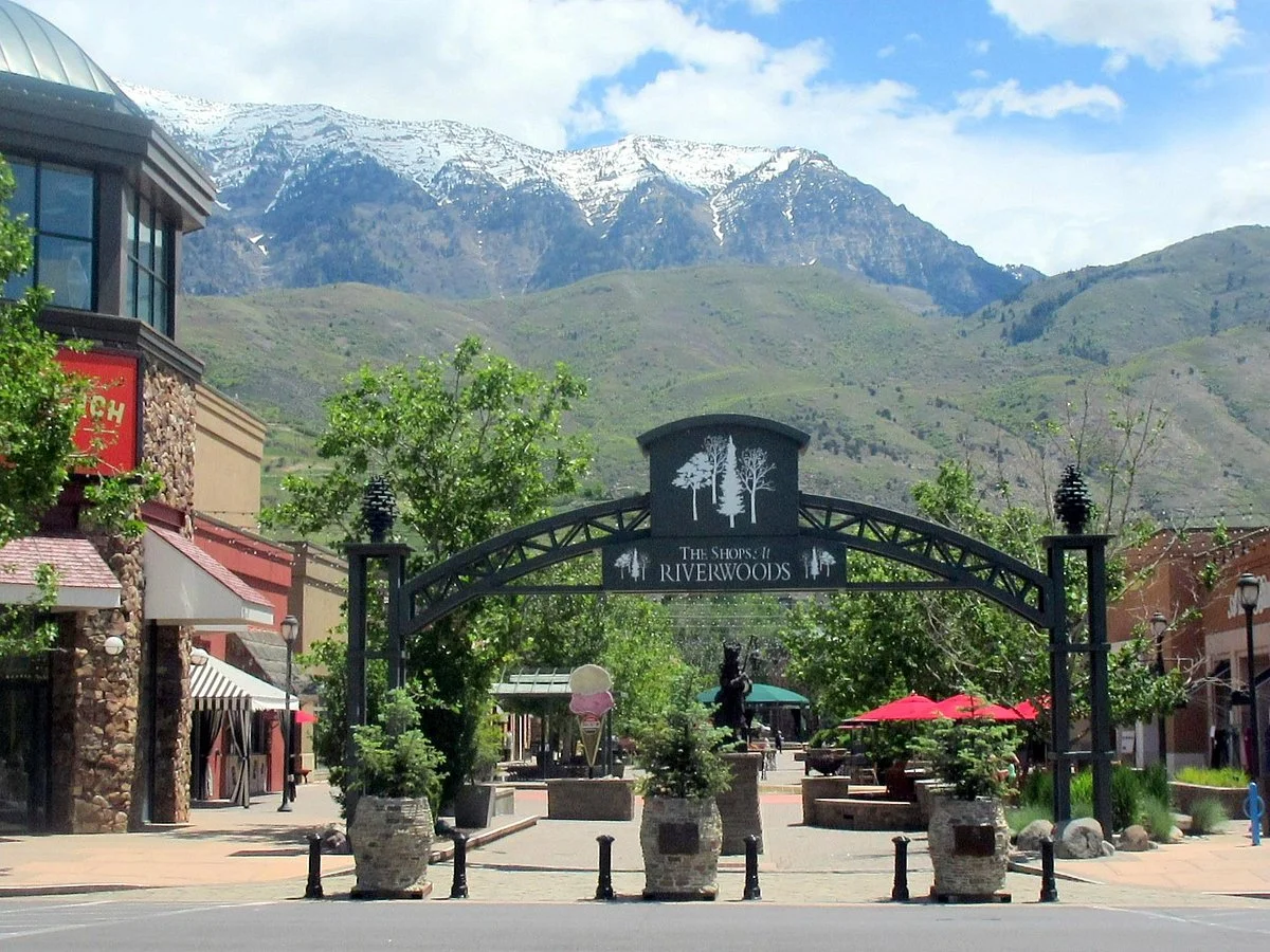 The Shops at Riverwoods