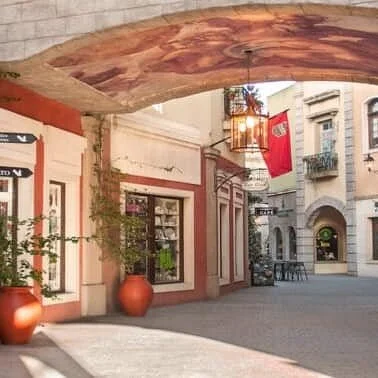 Plaza Canning
