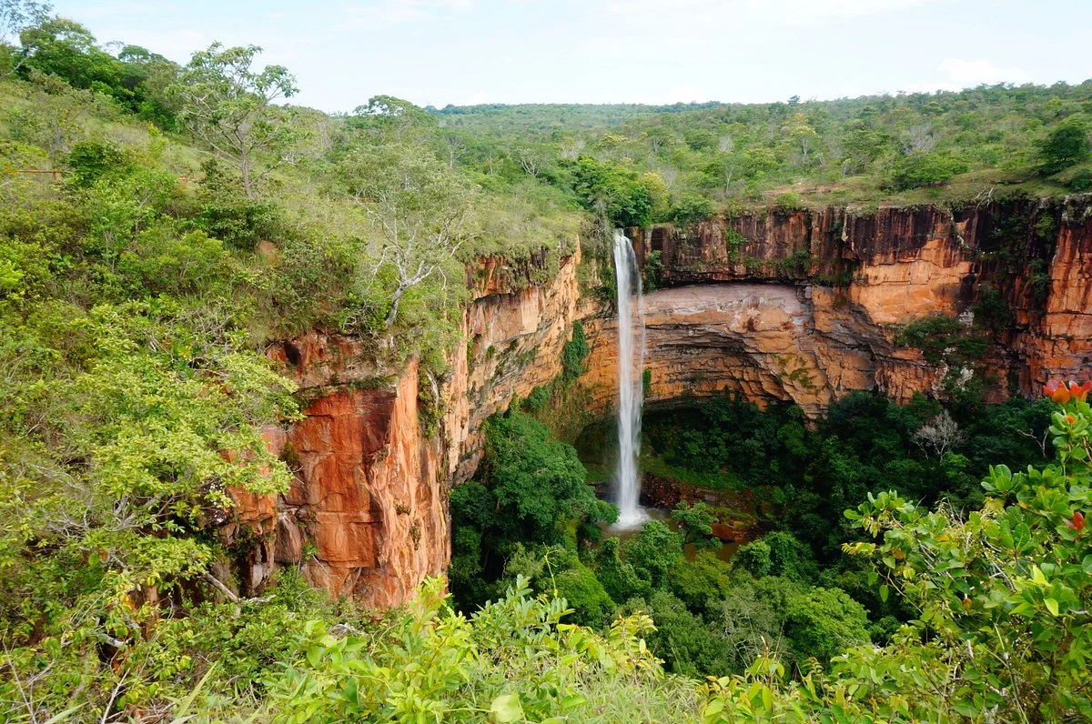 Veu da Noiva Waterfall