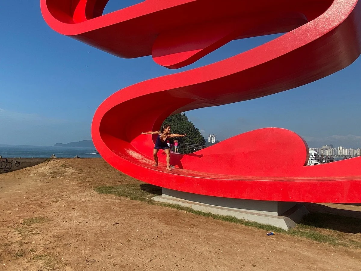 Escultura Tomie Ohtake