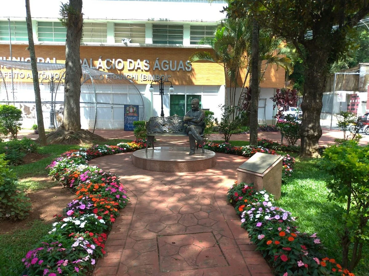 Estátua Ronald Golias