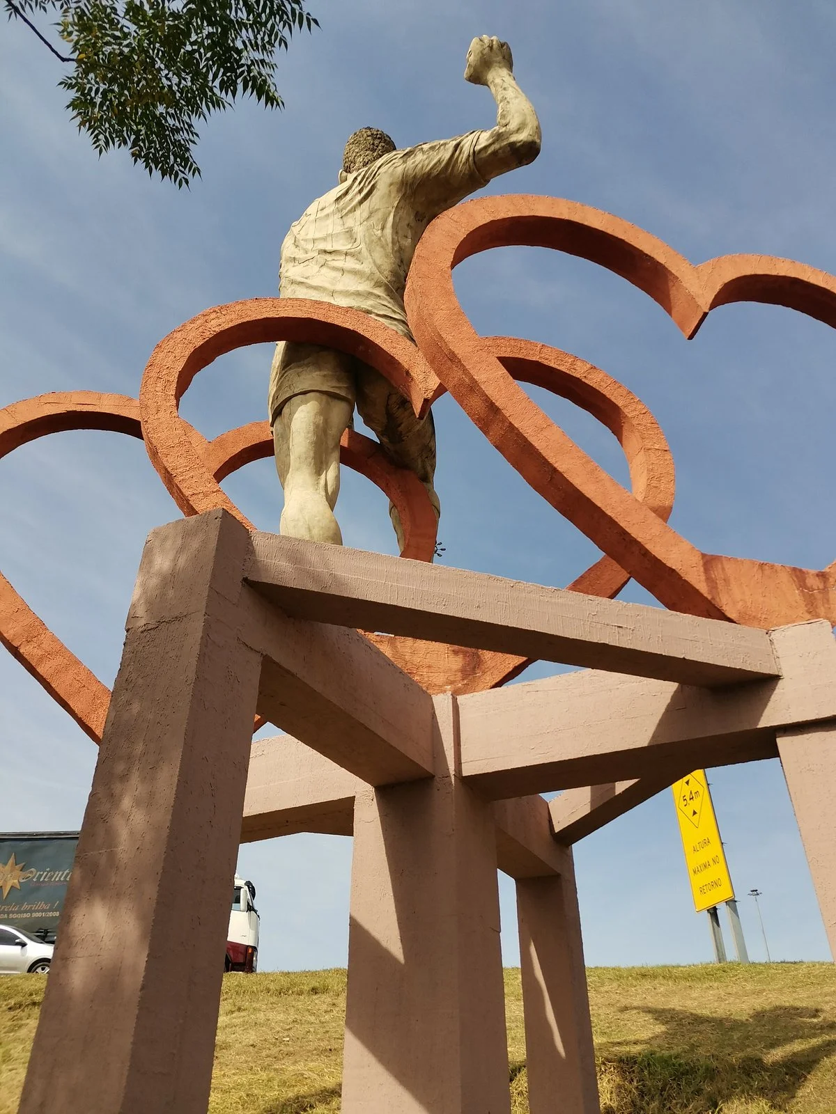 Pele Monument