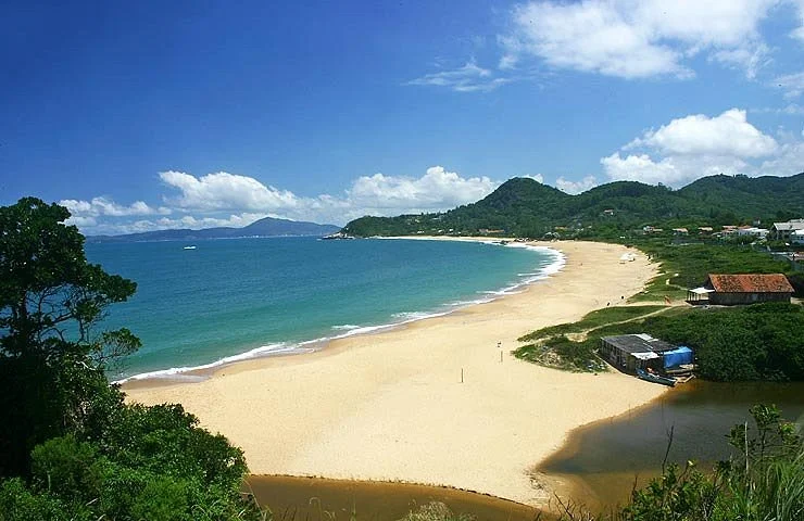 Estaleiro Beach