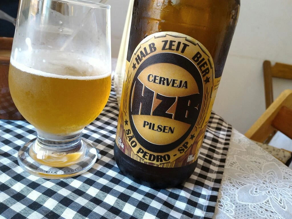 Micro Cervejaria Halb Zehn Bier