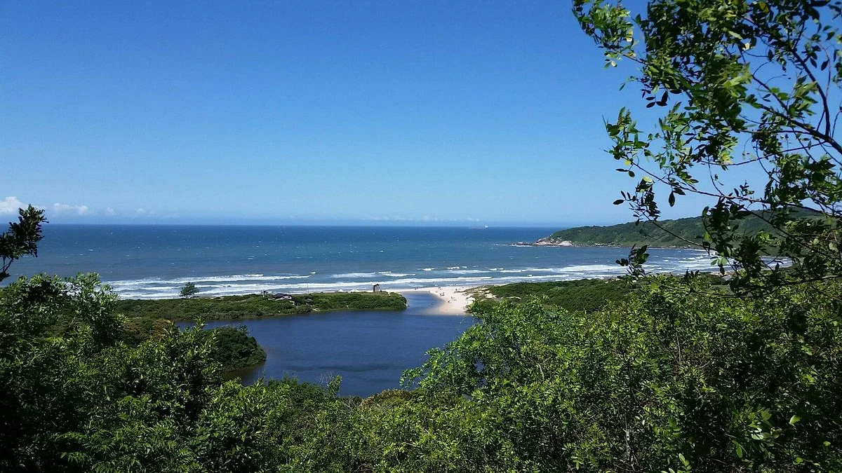Meio Lake