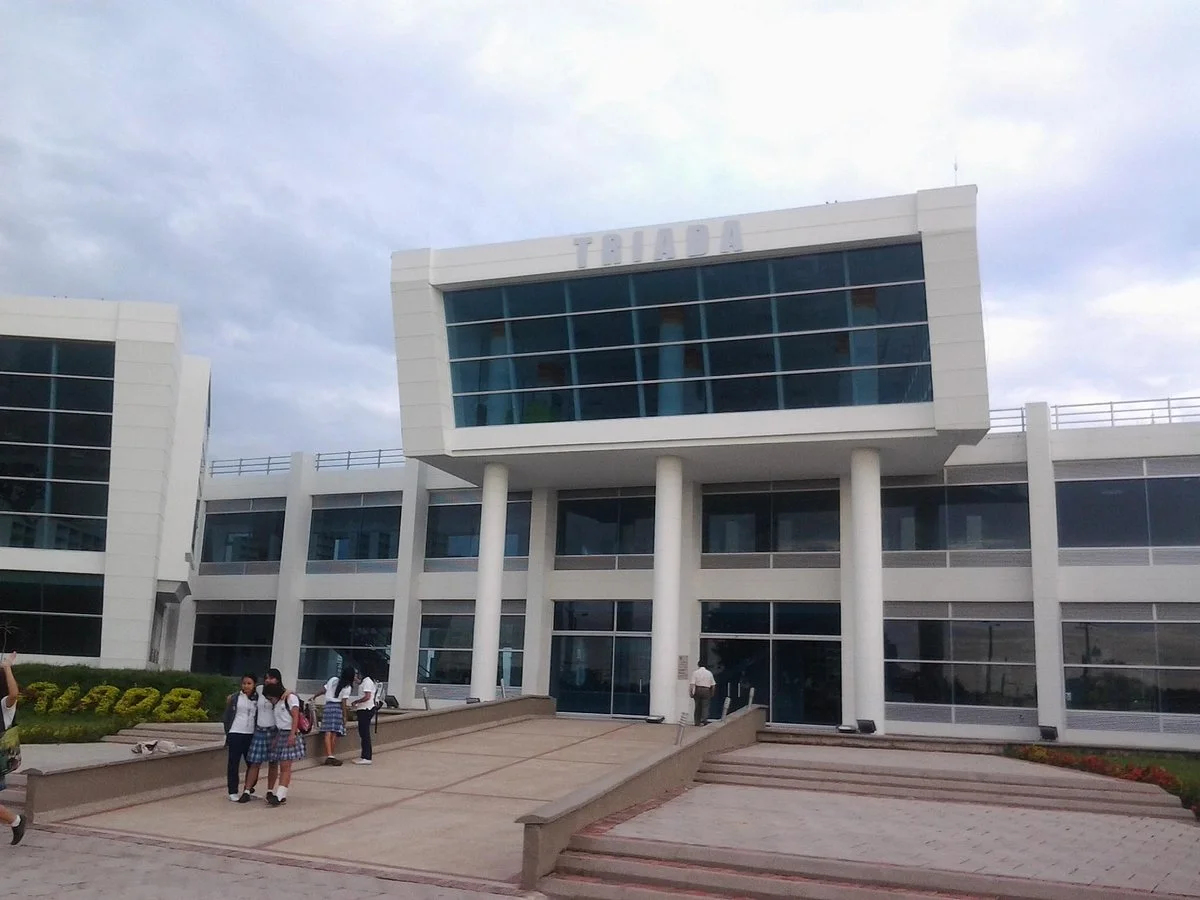 Biblioteca Publica Municipal La Triada