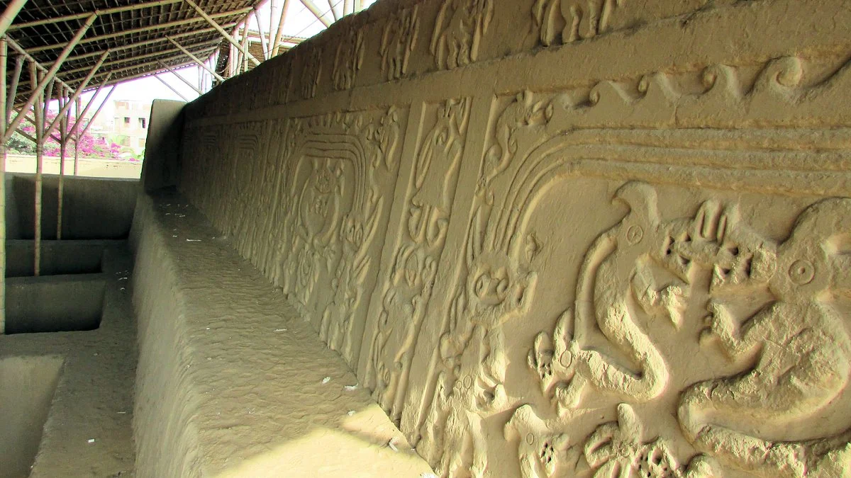Huaca Arco-Iris or Huaca El Dragon